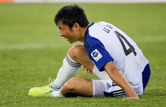 世界赛赛程-瑞士媒体挂念李磊惊艳后伤退：拥有很好的防守价值